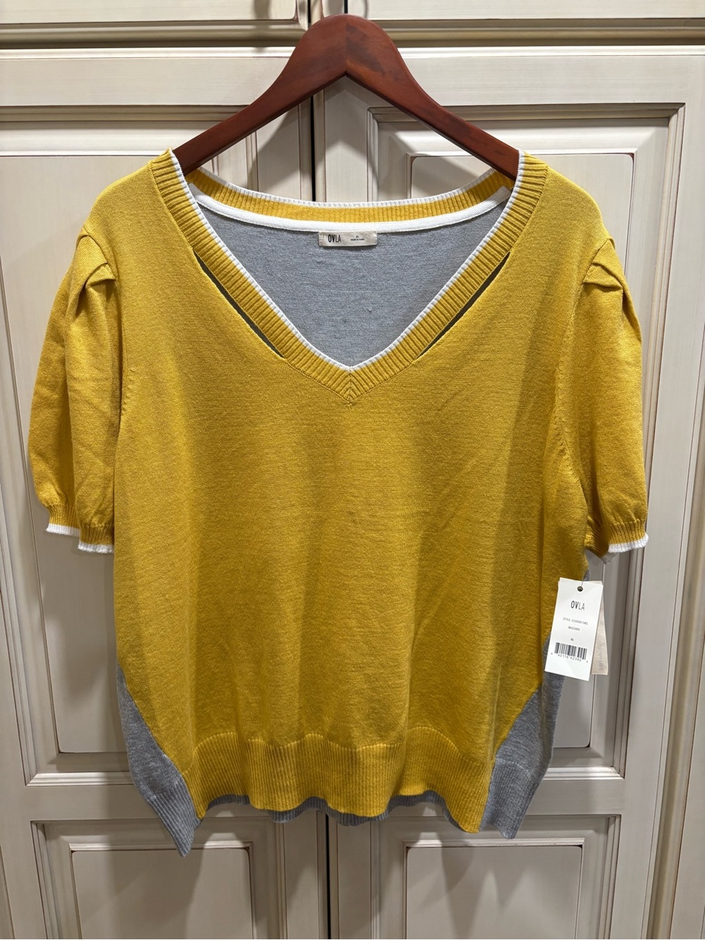 Women's V-Neck Short Sleeve Sweater in Mustard